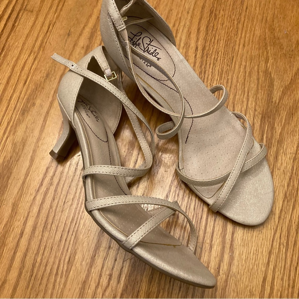New Life Stride dress kitten heel sandal, gold size 9, NWOT excellent condition
